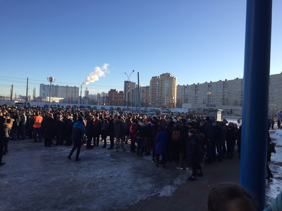 Эвакуация галерея спб сегодня. Эвакуация в Санкт-Петербурге сегодня. Заминирование в Питере сегодня. Петербург 3 дня на 22 тыс. Социума Петербурга работающие люди.