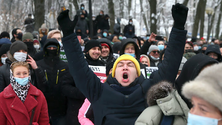А если настоящие люди всё-таки решат разогнать всех этих "внутренних террористов" вместе с "крысоловами"? Мало точно никому не покажется.