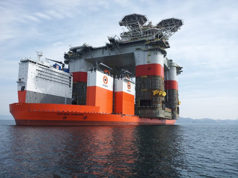 Полупогружное судно Dockwise Vanguard