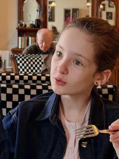 Виктория Исакова отдыхает в Стамбуле с дочерью на фоне слухов о романе с Фёдором Бондарчуком Исакова, Виктория, МорозВиктория, Мороз, ИсаковаВарвара, актрисы, МорозВарвара, браке, стали, Фёдором, дочерью, Бондарчуком, прожила, заболевания, генетического, редкого, младенчестве, ребёнок, родился, старше