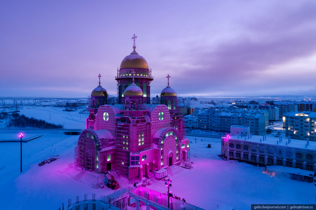 Салехард фото. Собор Преображения Господня Салехард. Столица Ямала Салехард. Ямало-Ненецкий автономный округ город Салехард. Салехард город на Полярном круге.