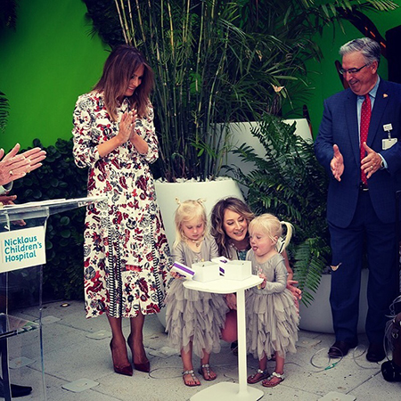 Дональд и Мелания Трамп выступили в Международном университете Флориды Дональд и Мелания Трамп выступили в Международном университете Флориды Новости