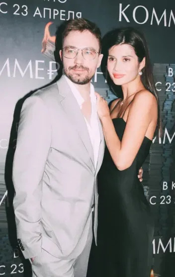 Аглая Тарасова, Александр Петров с женой, Сергей Бурунов и Елизавета Базыкина посетили премьеру фильма 