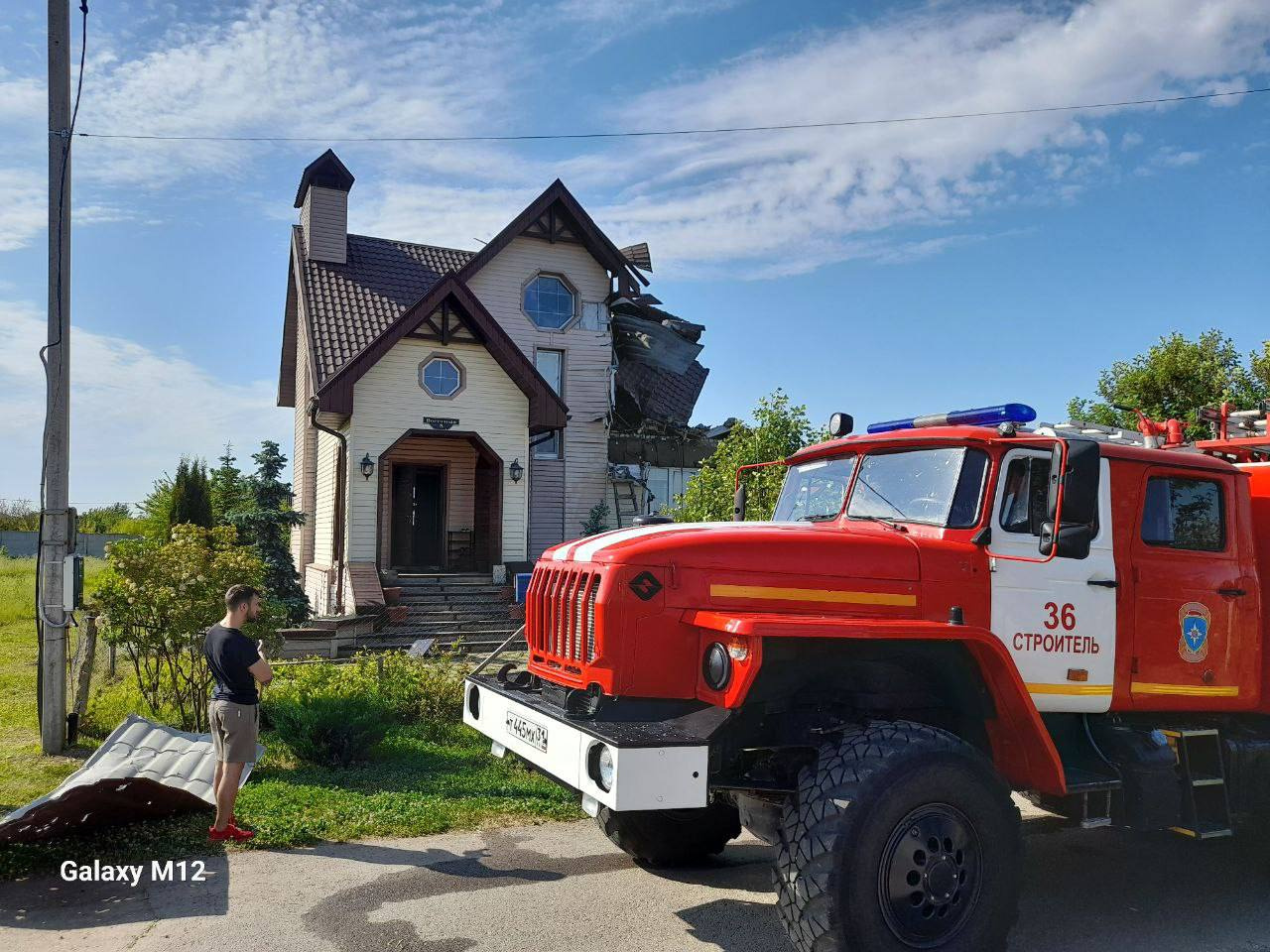 БПЛА упал на дом в Белгородской области, под завалами нашли тело