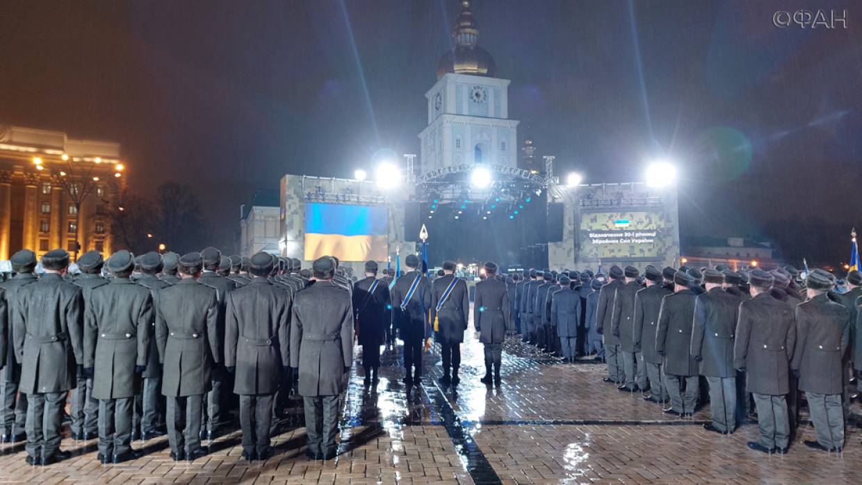 Парад в Киеве к 30-летию ВСУ зрители назвали «дискотекой под дождем»