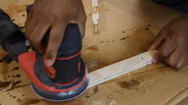 Легкие настенные полки со скрытой подвеской Легкие настенные полки со скрытой подвеской