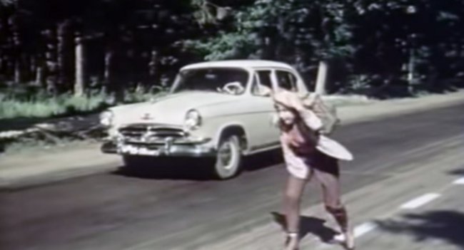 «Королева бензоколонки»: Экзотические авто, которые снимались в любимой комедийной киноленте Автомобили