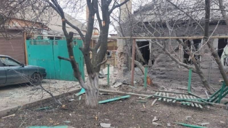 Украинская артиллерия накрыла роддом в центре Донецка: фоторепортаж с места событий