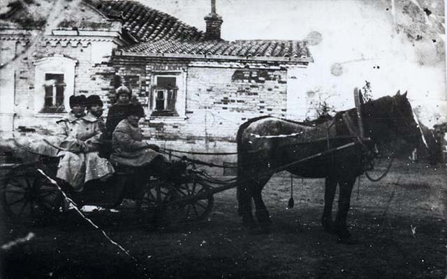 Мариупольские чекисты на задании. Мариуполь, 1919 год (Wikimedia Commons)