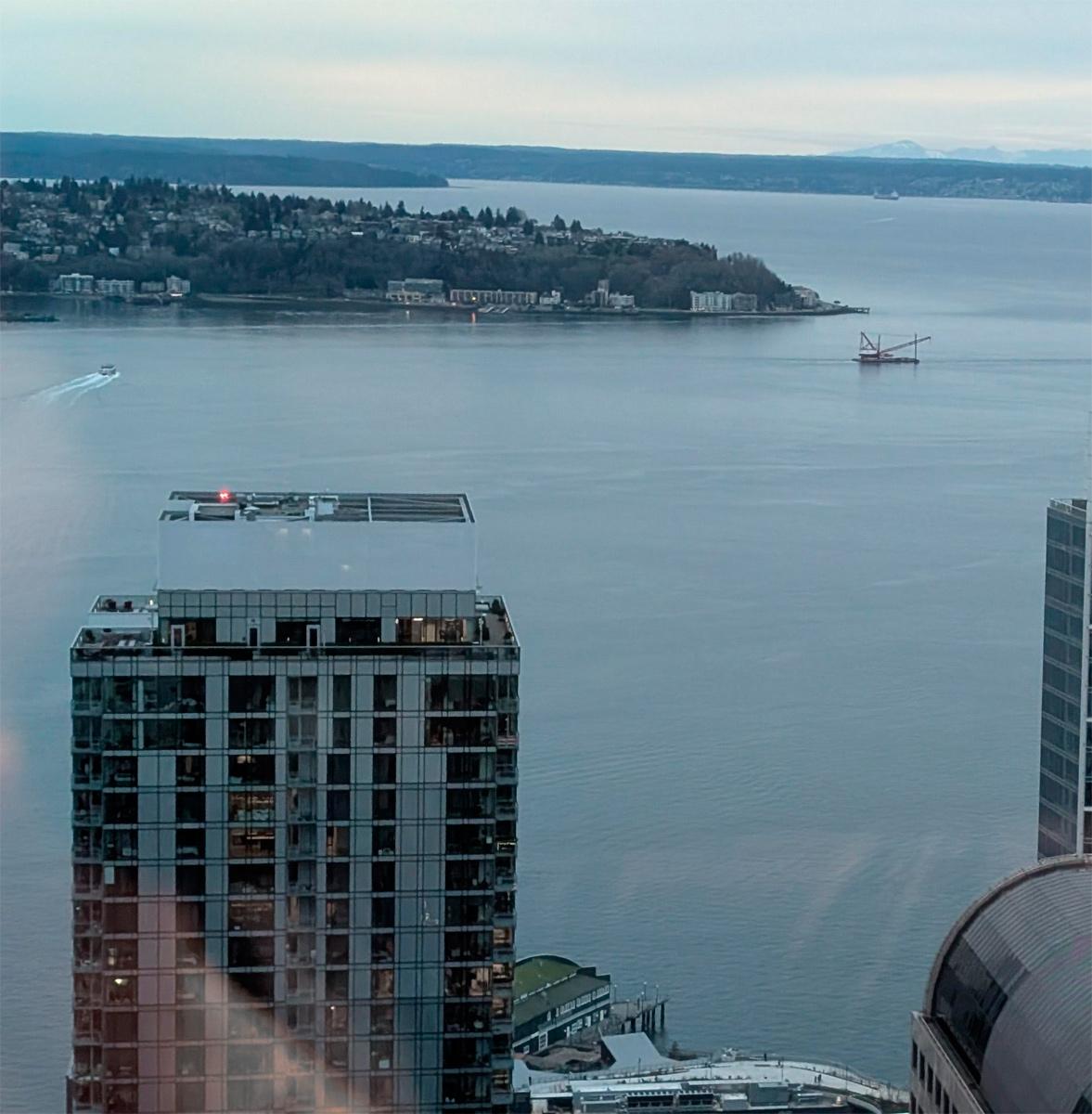 Крупный план водозабора в заливе