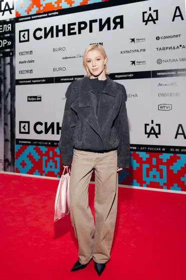 Филипп Киркоров, Дмитрий Песков и Татьяна Навка, Тимати с возлюбленной Валентиной Ивановой посетили ярмарку современного искусства 