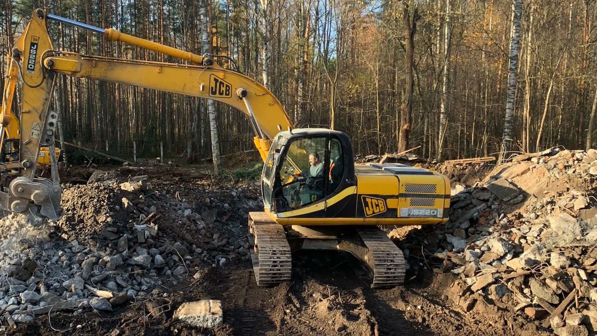 Строители медицинского склада вырубили деревья на 2,5 млн рублей в Петербурге Строители медицинского склада вырубили деревья на 2,5 млн рублей в Петербурге Происшествия