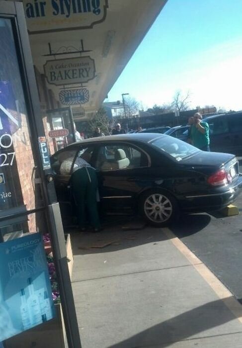 Девушки за рулем иногда делают глупости... Девушки за рулем иногда делают глупости... отдых,юмор