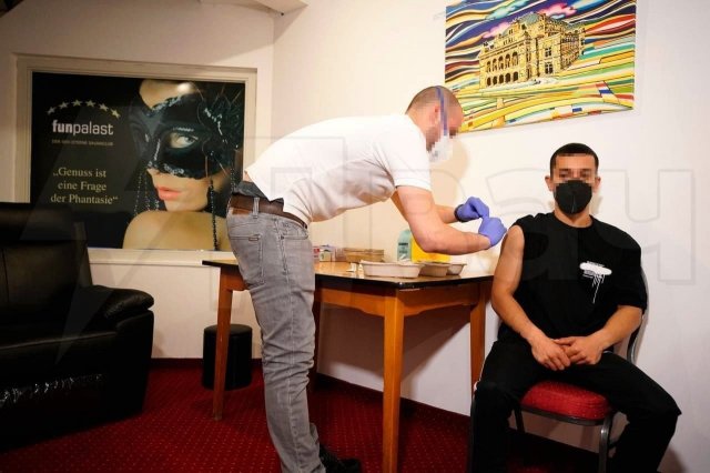 В Австрии открыли пункт вакцинации в борделе  позитив,прикольные картинки,юмор