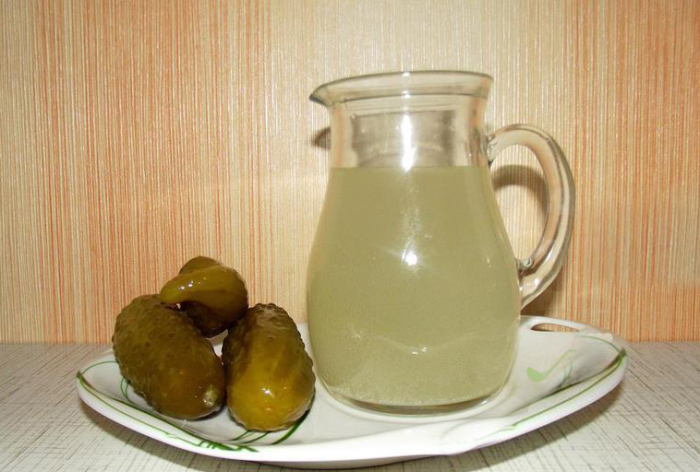 Вот зачем американцы, которые не вылезают из спортзалов, стали бутылками пить огуречный рассол Вот зачем американцы, которые не вылезают из спортзалов, стали бутылками пить огуречный рассол