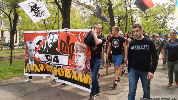 На Украине состоялось шествие националистов с портретами Бандеры и Шухевича