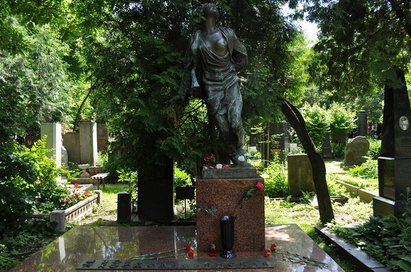 Могила на Новодевичьем кладбище. Источник: wikipedia.org
