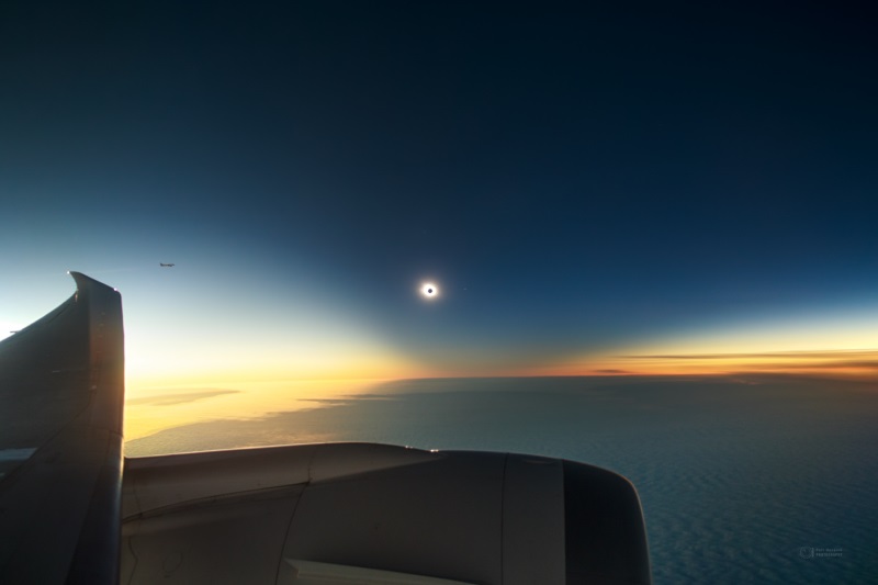 В Сети опубликовали снимок полного солнечного затмения над Антарктидой 4 декабря 2021 года