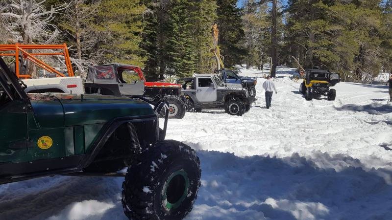 Спасение Джипа из снежного плена cherokee. спасение, jeep, авто, внедорожник, помощь, снегопад, сугроб