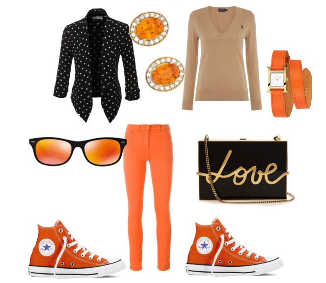 Оранжевые джинсы-скинни, свитер, кеды, сумочка-клатч, очки, часы, серьги