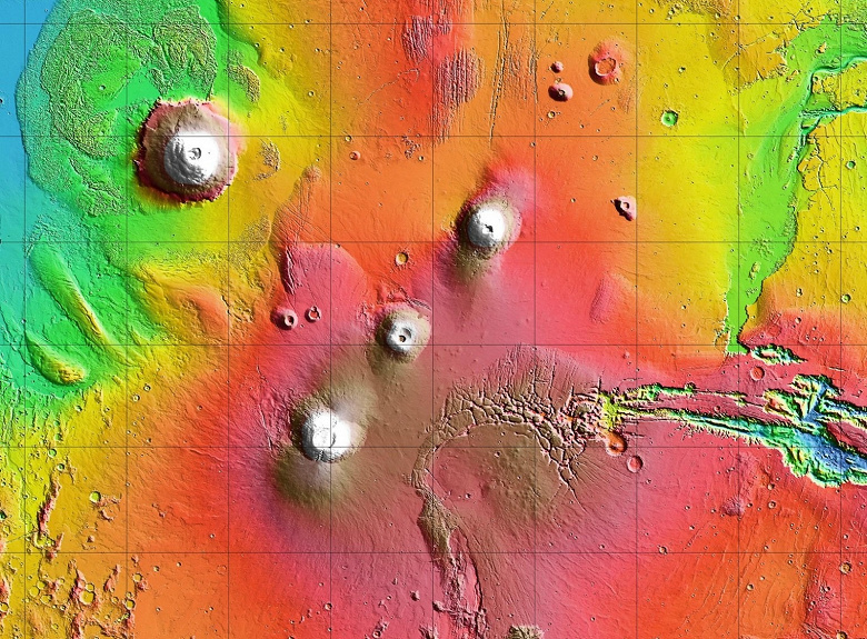 Орбитальный аппарат Mars Odyssey запечатлел облака водяного льда над гигантским вулканом Арсия