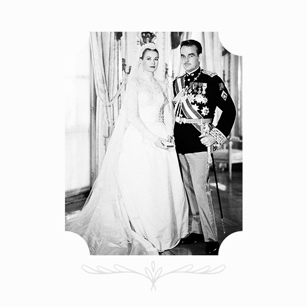Грейс Келли в платье от Хелен Роуз, костюмера MGM, и князь Монако Ренье III