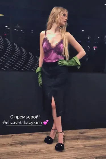 Аглая Тарасова, Александр Петров с женой, Сергей Бурунов и Елизавета Базыкина посетили премьеру фильма 