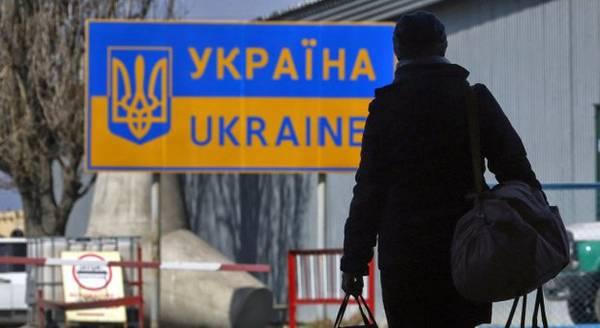 Треть украинцев готовы навсегда уехать из страны, если найдут за рубежом хорошую работу — соцопрос