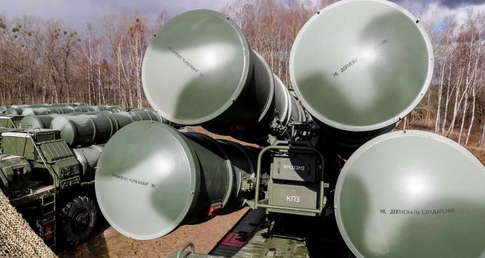 Боевые расчеты новейших зенитных ракетных систем С-400, архивное фото