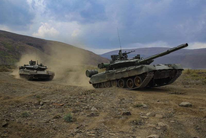 Бронетехника для Арктики: основной боевой танк Т-80БВМ идет в войска оружие