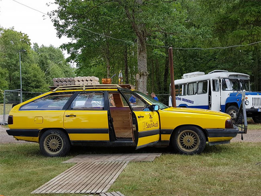 Группа друзей из Эстонии превратила Audi 100 Avant в уютную мобильную сауну автосамоделки,марки и модели,невероятное на дорогах