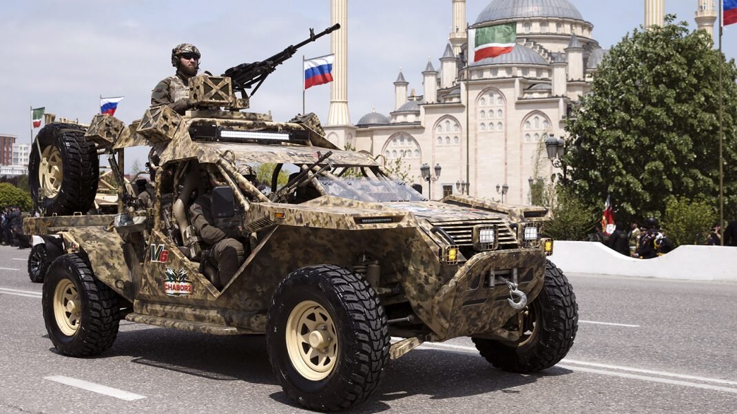 Всем доброго дня, сегодня расскажу о так называемой «Армии Кадырова» - силовых отрядах из Чечни.  Отдельно отмечу. «Армия Кадырова» - просто распространенный в народе журналистский штамп.-14