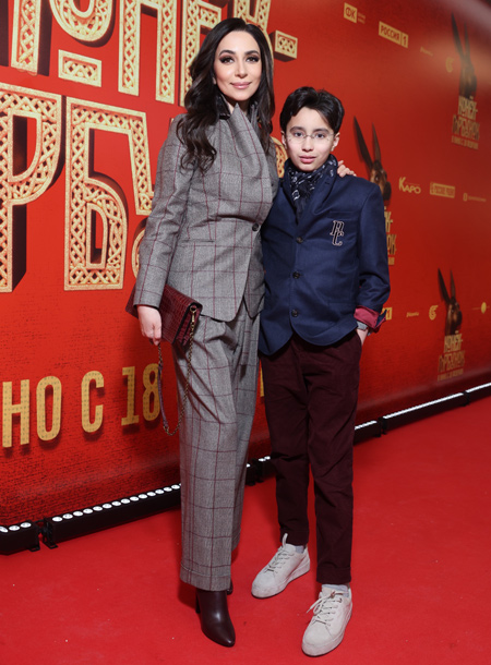 Алексей Чадов с сыном, Мария Кожевникова с детьми и другие гости премьеры фильма "Конек-Горбунок" Звезды,Красная дорожка