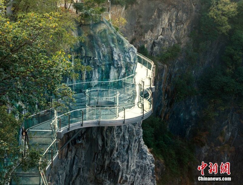 Глубоко внизу: пятизвездочный отель в заброшенном карьере Глубоко внизу: пятизвездочный отель в заброшенном карьере путешествие,страны,туризм