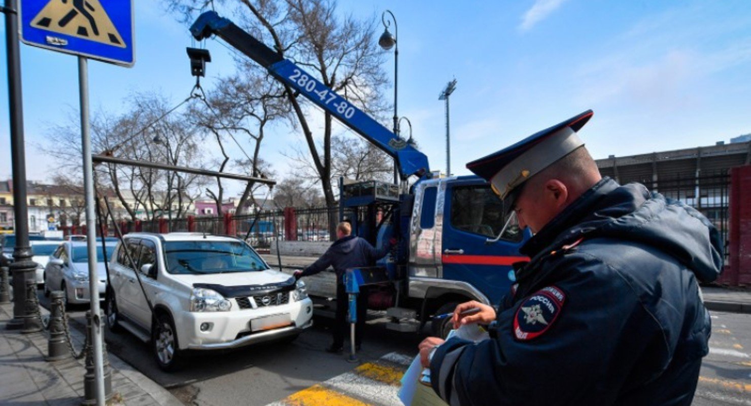 Парковка возле пешеходного перехода: водителям советуют вооружиться рулеткой