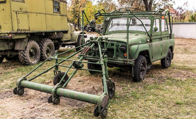 УАЗ-469 с двумя рулями: в 1978 году на базе машины сделали передвижной миноискатель двумя, армии, рулями, советские, задачей, справлялся, зарядами, такими, корпусах, немагнитных, появления, неплохо, справлялись, списали Автомобили, остановки Саперные, места, запас, водитель, сигнал, подавал