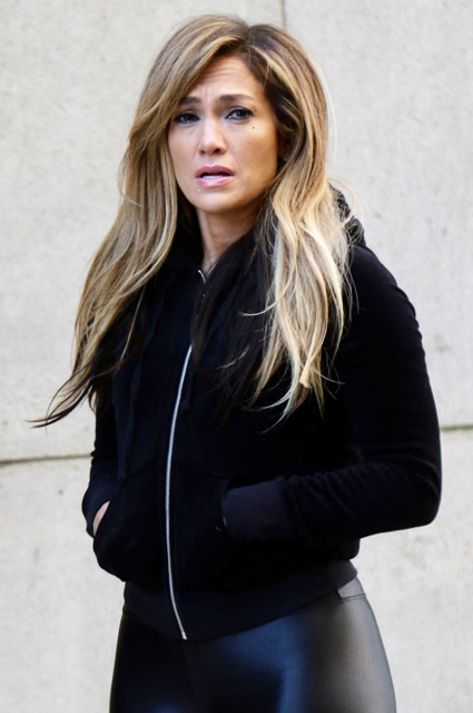 Стиль нулевых и слезы: новые фото Дженнифер Лопес в образе стриптизерши Звездный стиль