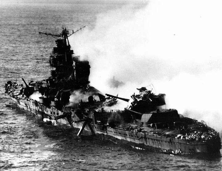 Крейсер "Микума" после налета Американской авиации. Мидуэй. 6 июля 1942 г. #Фотографии, #история, #факты, .война