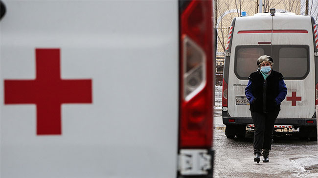 Больницы перегружены, врачи протестуют: почему в регионах России не справляются с COVID-19 и как реагируют в Москве