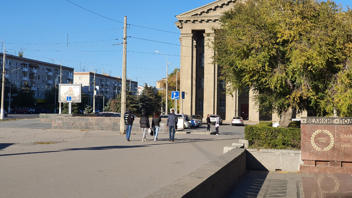 Почему в Волгограде расшураются памятники, а молодежь не знает историю своего родного города дивизии, войск, Гвардейской, могиле, братской, воинов, облицовка, знает, могила, воинам, Волгограде, города, Волгограда, памятников, время, Родимцева, Сталинграда, похоронены, Гвардейская, который