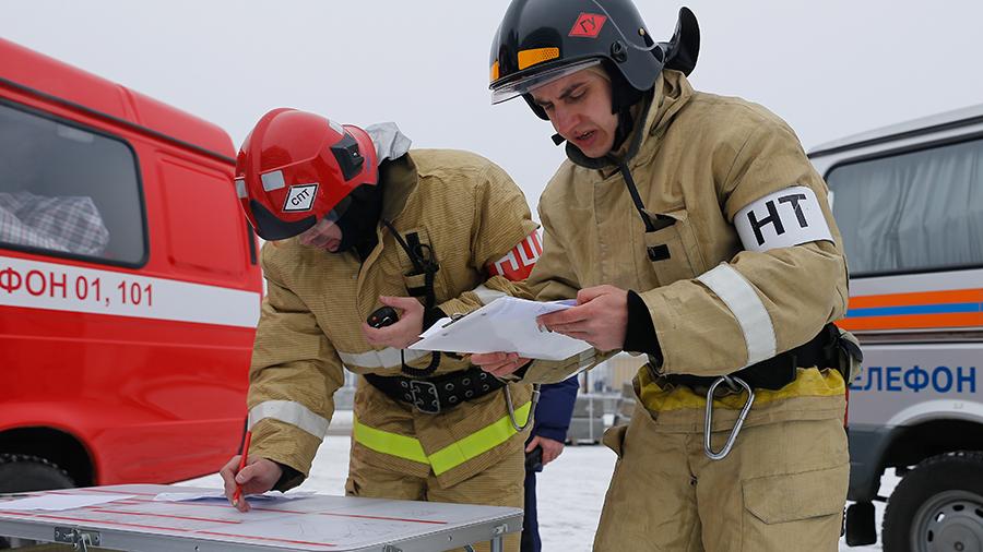 В Калининграде пожарные эвакуировали из горящей квартиры 10 человек