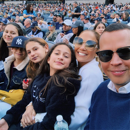 Стиль нулевых и слезы: новые фото Дженнифер Лопес в образе стриптизерши Звездный стиль