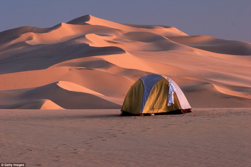 Если вы ищите истинное уединение, то белые дюны Сахары - лучший выбор кемпинг, мир, опасность, отдых, палатка, путешествие, турист, экстрим