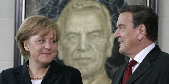 Меркель раскритиковала намерение Шредера войти в совет директоров Роснефти