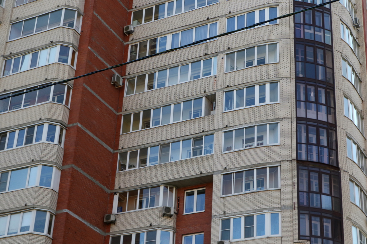Четырёхлетний мальчик выпал из окна на седьмом этаже в Москве