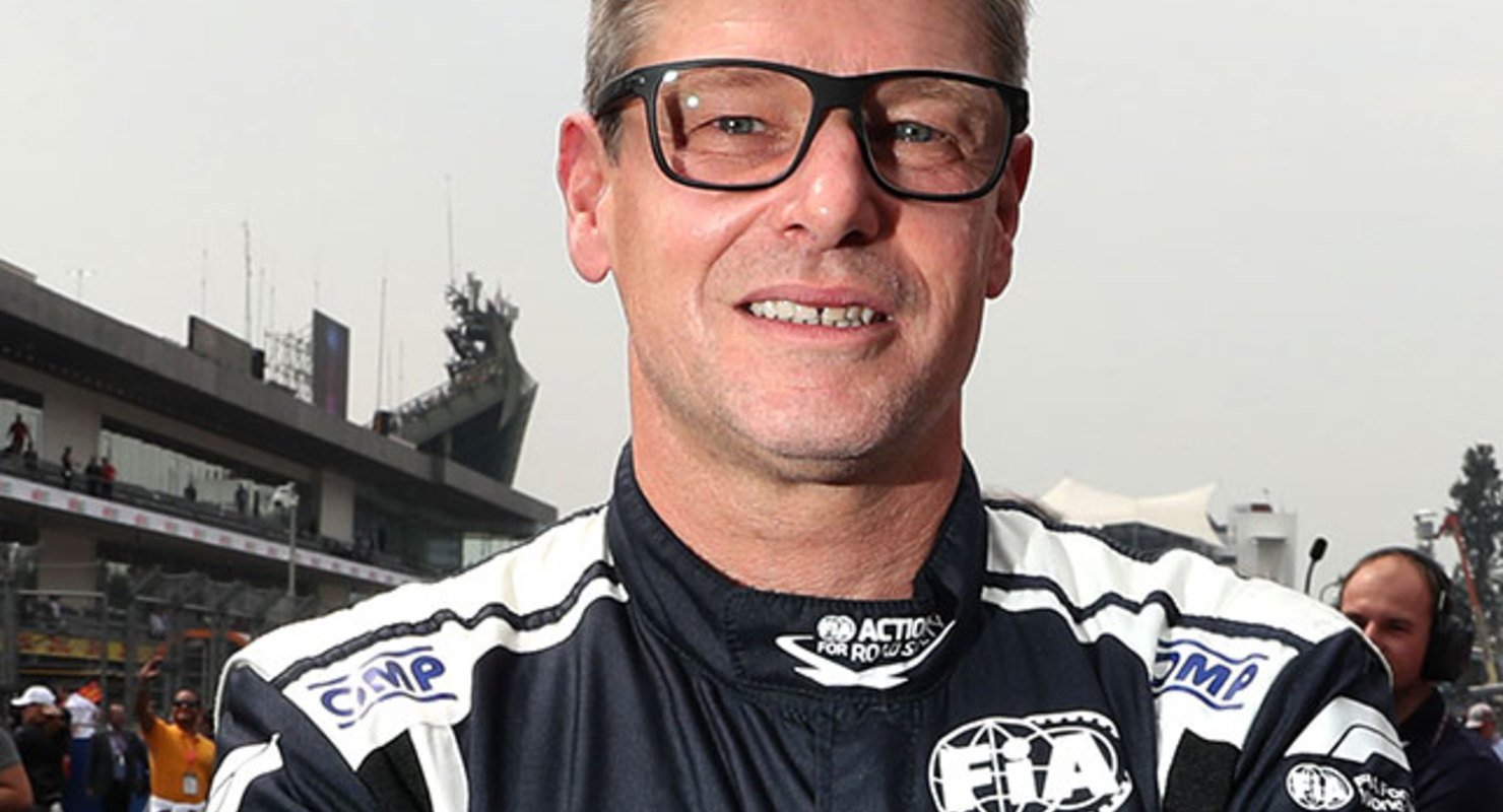 Берндт Майландер проверил авто безопасности Mercedes и Aston Martin