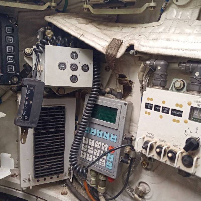 Почему бросили Т-90М в украинском лесу? Почему бросили Т-90М в украинском лесу? армия,танки