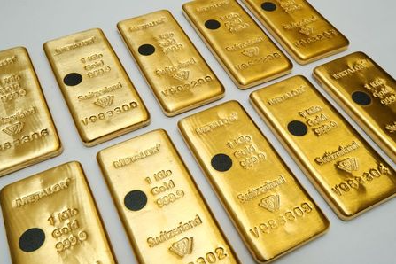 The Sicpa Oasis validator system (bullion protect) is pictured on one kilogram bar of gold at Swiss refiner Metalor in Marin near Neuchatel, Switzerland July 5, 2019. Picture taken July 5, 2019. To match Special Report GOLD-SWISS/FAKES REUTERS/Denis Balibouse