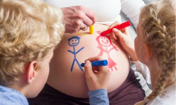 Можно ли определить пол ребенка по форме живота и еще 9 популярных мифов о беременных, которые опровергла наука