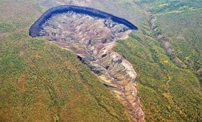 Якутский провал: воронка растет каждый день и продолжает погружаться в землю батагайский провал,геология,Пространство,тайга,ученые,Якутия